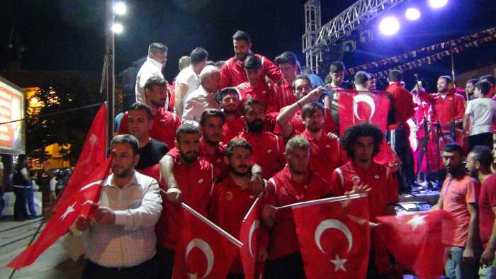 ÇORUM BELEDİYESPOR DEMOKRASİ NÖBETİNDE