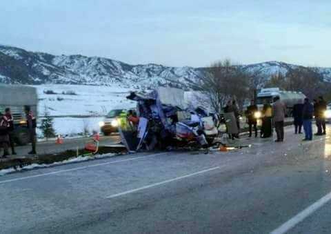 ÇORUM'DA AMBULANS TIR'LA ÇARPIŞTI