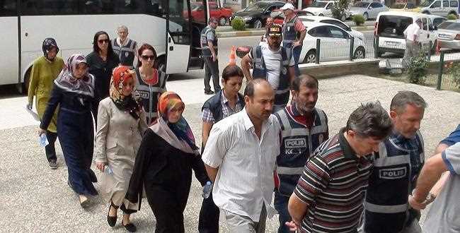Çorum'da FETÖ iddiasıyla gözaltına alınan 4’ü kadın 17 kişi adliyeye sevk edildi