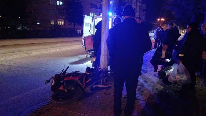 Çorum’da motosiklet ile hafif ticari araç çarpıştı!
