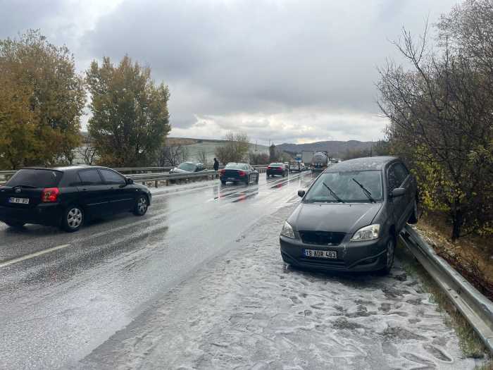 Çorum’da Yağan Dolu Araçların  Kaza Yapmasına Neden Oldu
