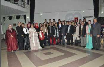 ÇORUM'LU TASARIMCI GÜNEY KORE GELENEKSEL KIYAFETİNİ DİKTİ