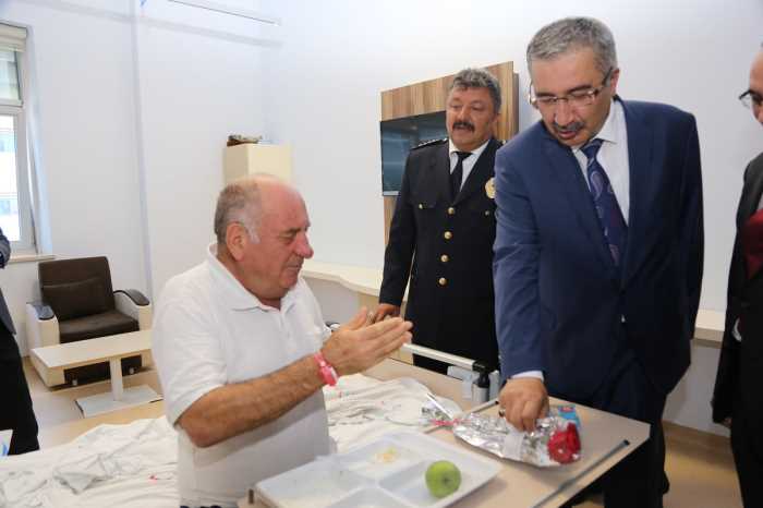Çorum Valisi Kılıç,Hastanede Tedavi Görenleri Bayram Ziyaretinde bulundu