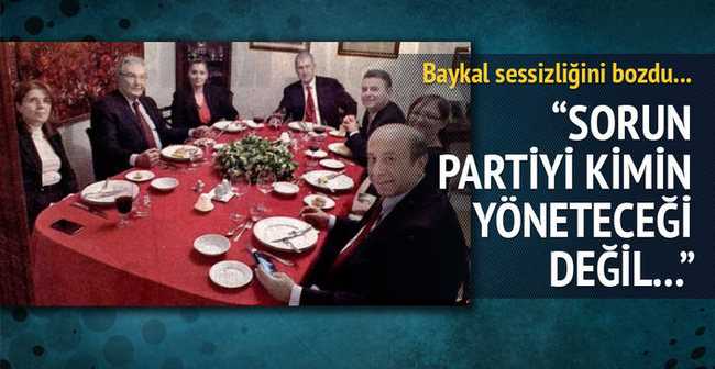 Deniz Baykal CHP'deki "yeni şeyleri" yorumladı. Baykal "Yeni şeyler söylemek lazım" dedi ama partilileri de uyardı; Partinin kurucu felsefesine de sahip çıkılması gerekiyor.