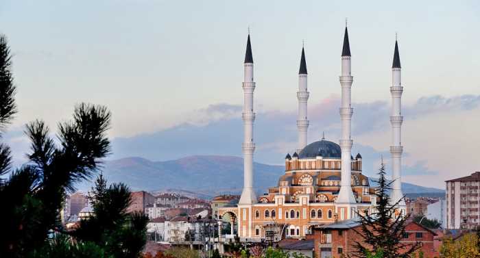 En Yakın Camide Cuma Namazı kılınabilecek