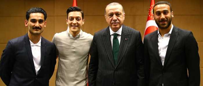 Erdoğan İngiltere'de Türk futbolcuları kabul etti