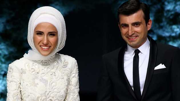 Gül nikah cüzdanını Sümeyye Erdoğan'a verdi