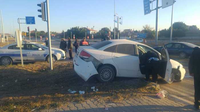 HASTA TAŞIYAN AMBULANS KAZA YAPTI 1 KİŞİ YARALI