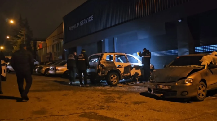 Küçük Sanayi Sanayi’nde Park Halindeki Cip Yandı