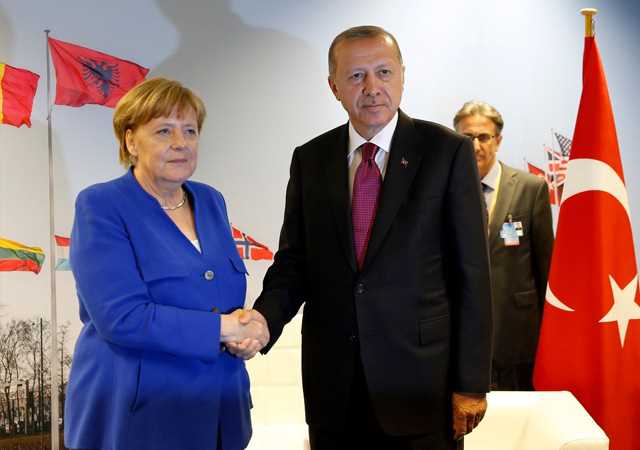 Merkel'den Erdoğan'a: Tebrikler