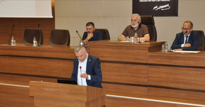 Murat Erdal’dan Kongre Salonu Eleştirisi!