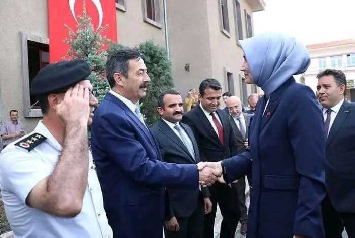 O Gün Kürsüden İndirilen Kadın Bugün Devletin Valisi