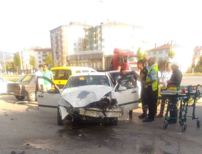 PTT Çevre Yolu Kavşağında Kaza!