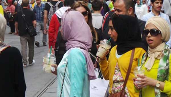 Rusya'nın Türkiye'ye almış olduğu kararlara seyirci kalacak değiliz" diyen Araplar, Rusya'ya tepki olarak Türkiye'ye tatile gelecekler.