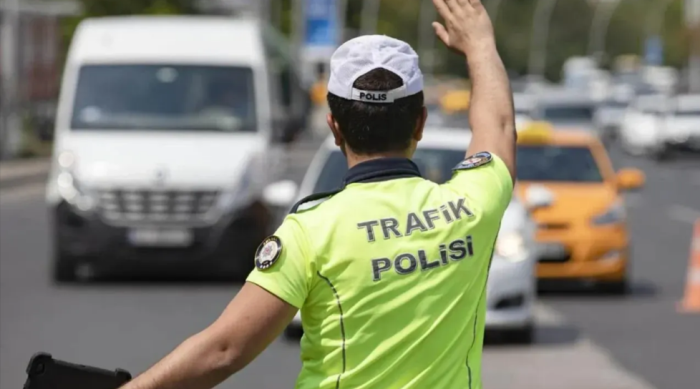 Saldırı Amacıyla Araçtan İnen ve Yol Kapayan Yandı