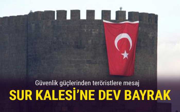 Sur'da dev Türkiye bayrağı