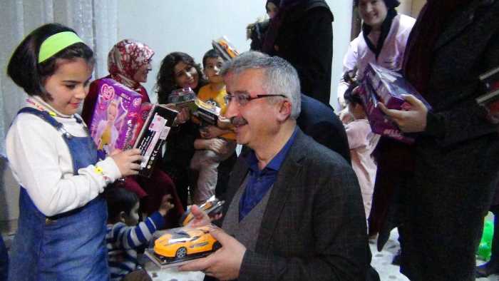 VALİ ÇOCUKLUK GÜNLERİNE DÖNDÜ