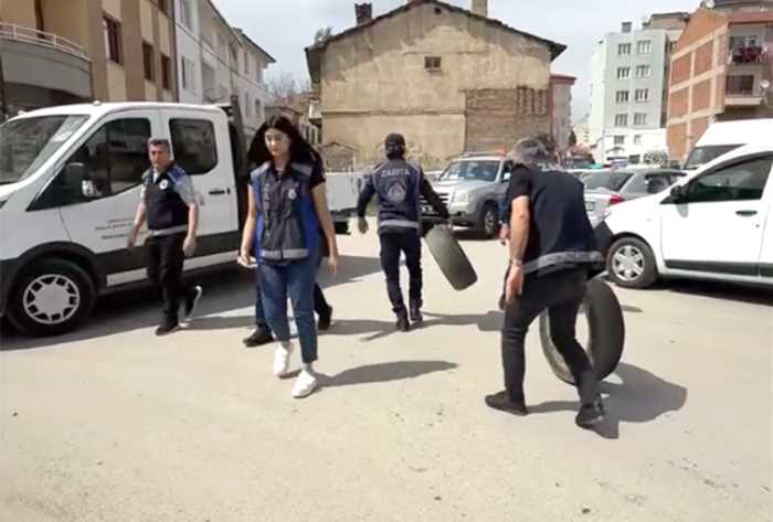 Zabıta Kaldırım ve Yol İşgalcilerine Göz Açtırmıyor!