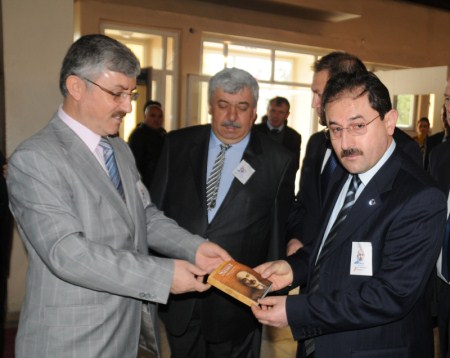 Belediye Safahat Dağıttı